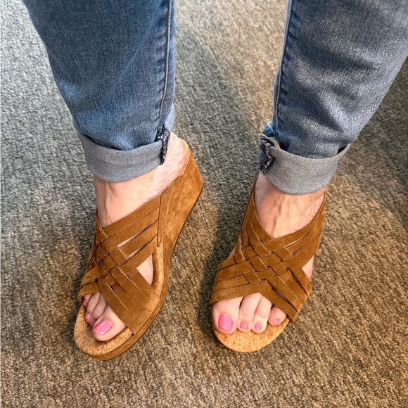 Ugg Lilah Brown Suede & Cork Wedges Boho Casual Soft & Comfy Size 9 - Picture 7 of 12
